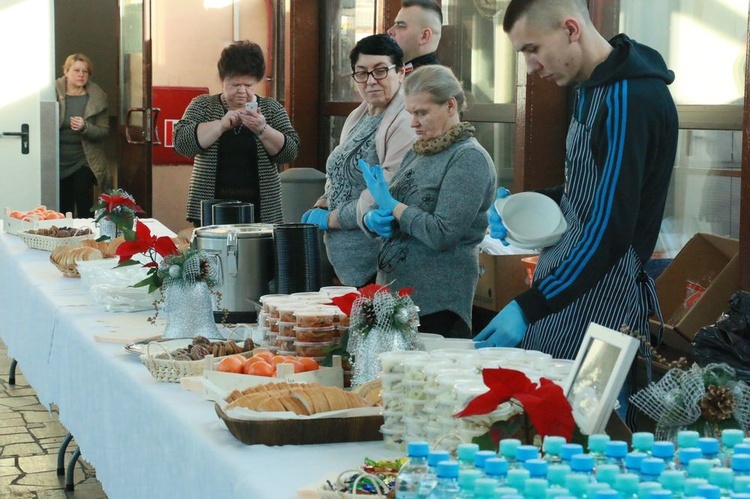 Świąteczne spotkanie na dworcu PKS