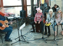 Świąteczne spotkanie na dworcu PKS