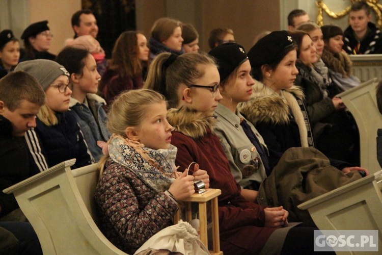 Przekazanie Betlejemskiego Światła Pokoju w Paradyżu