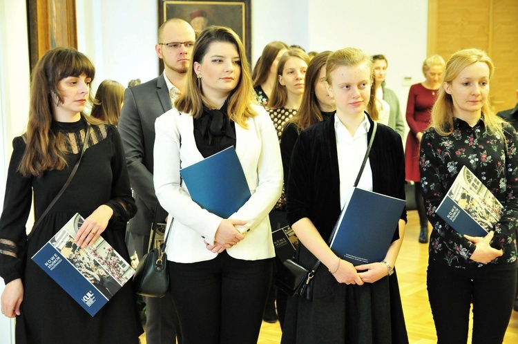 Rektor KUL wręczył stypendia i nagrody pieniężne dla studentów