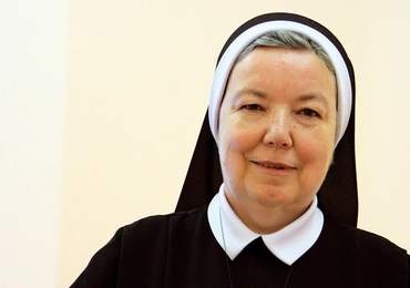 Siostra Anastazja Pustelnik należy do Zgromadzenia Córek Bożej Miłości. Popularność zawdzięcza książkom kucharskim, które sprzedały się już w ponad 4 mln egzemplarzy.