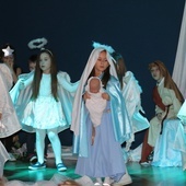 W przedstawieniu wystąpiły sześciolatki.