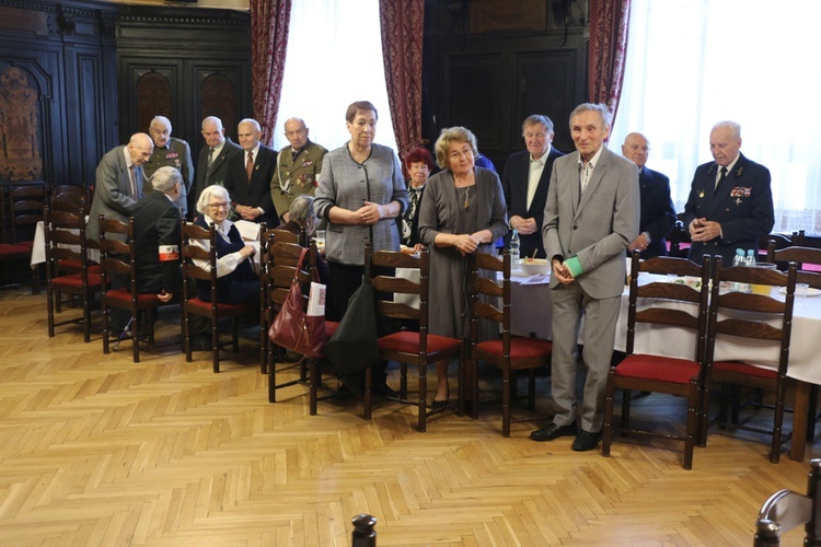 Międzypokoleniowe spotkanie wigilijne kombatantów i młodzieży