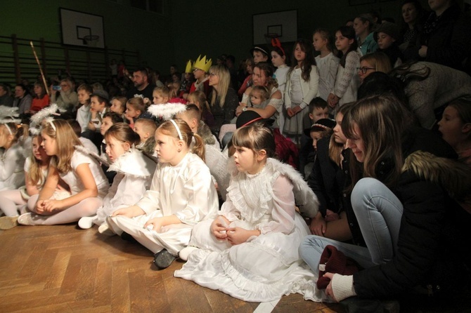 "Po co ta cała szopka?" - niezwykłe jasełka uczniów SP 33 w Bielsku-Białej