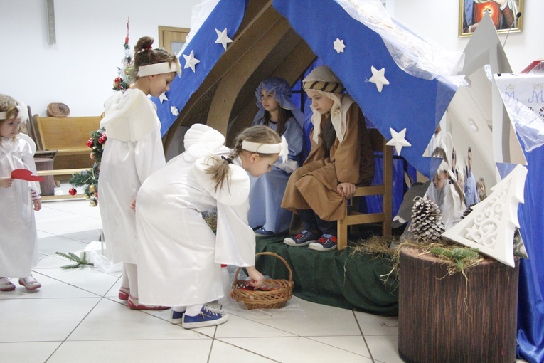 Jasełka w diecezjalnym przedszkolu Świętej Rodziny w Skierniewicach