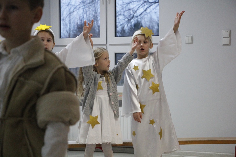 Jasełka w diecezjalnym przedszkolu Świętej Rodziny w Skierniewicach