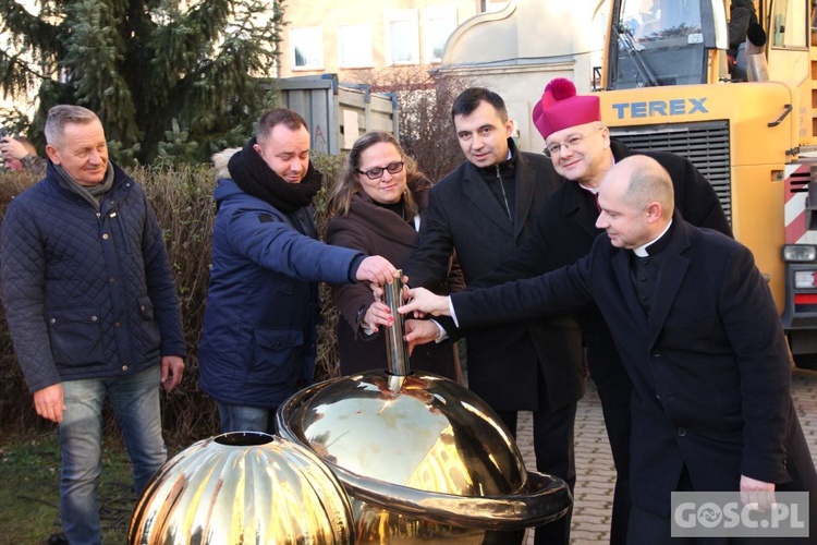 Zamknięcie kapsuły czasu na wieżę kościoła pw. Bożego Ciała w Głogowie