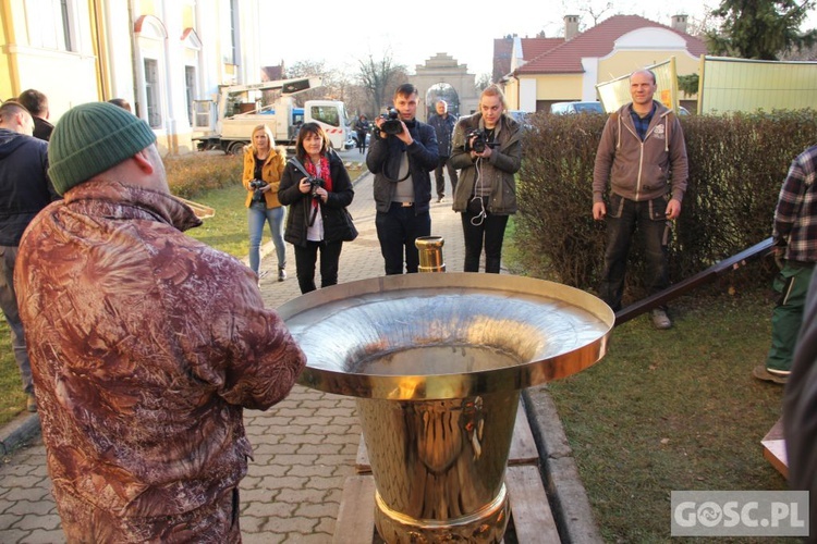 Zamknięcie kapsuły czasu na wieżę kościoła pw. Bożego Ciała w Głogowie