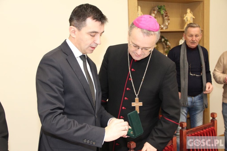 Zamknięcie kapsuły czasu na wieżę kościoła pw. Bożego Ciała w Głogowie