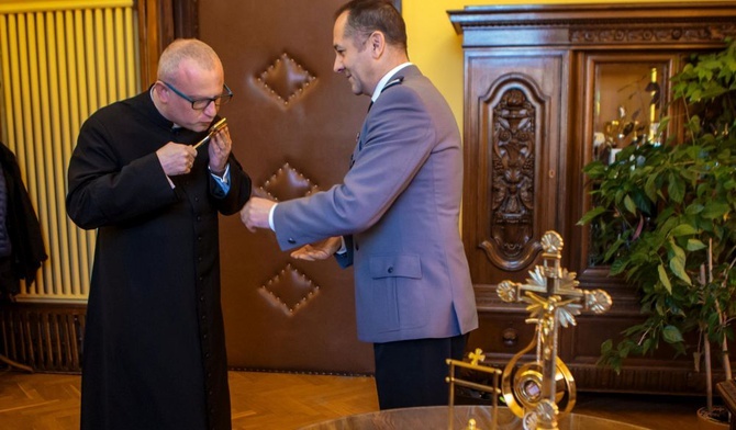 Piława Górna. Odzyskano skradzione relikwie