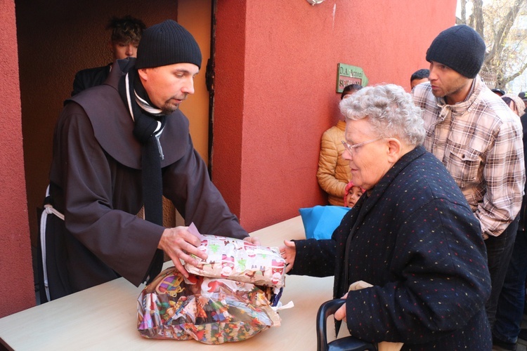 Wigilia dla bezdomnych, ubogich i potrzebujących u franciszkanów