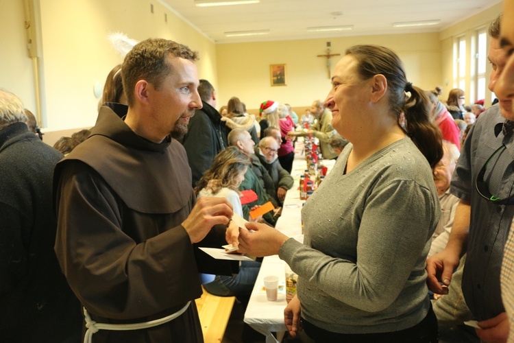 Wigilia dla bezdomnych, ubogich i potrzebujących u franciszkanów