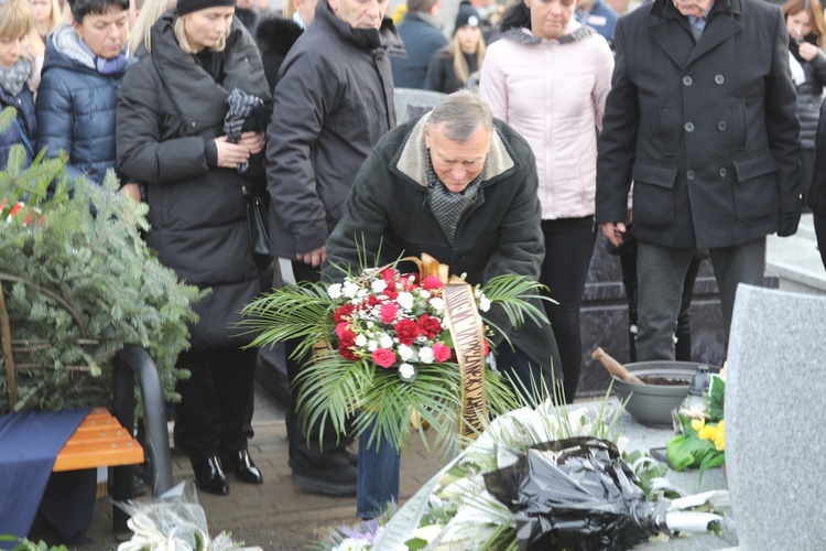 Ostatnie pożegnanie rodziny śp. Kaimów - ofiar wybuchu w Szczyrku