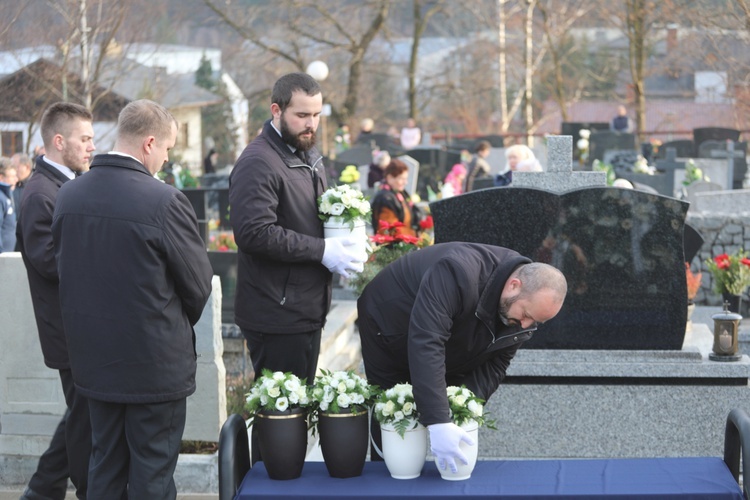 Ostatnie pożegnanie rodziny śp. Kaimów - ofiar wybuchu w Szczyrku