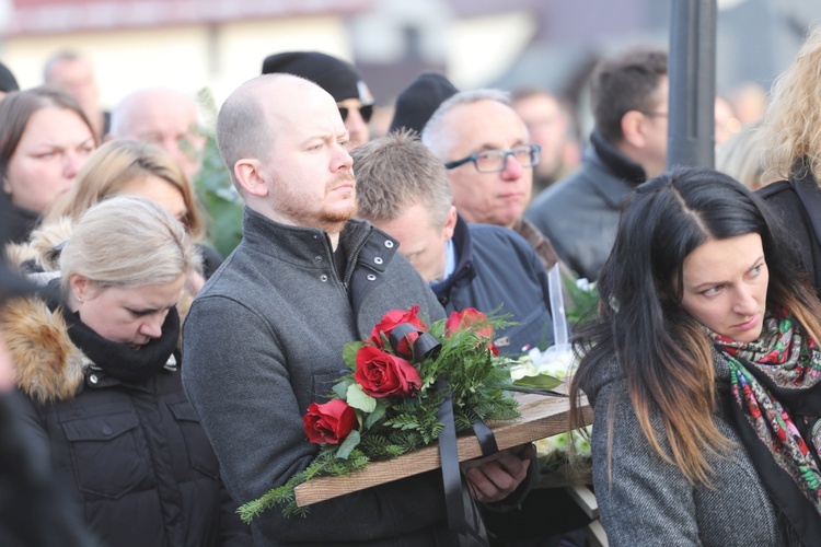 Ostatnie pożegnanie rodziny śp. Kaimów - ofiar wybuchu w Szczyrku