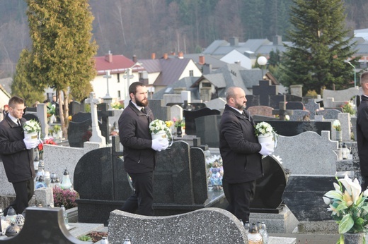 Ostatnie pożegnanie rodziny śp. Kaimów - ofiar wybuchu w Szczyrku