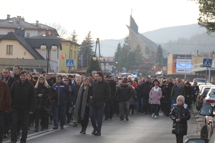 Ostatnie pożegnanie rodziny śp. Kaimów - ofiar wybuchu w Szczyrku