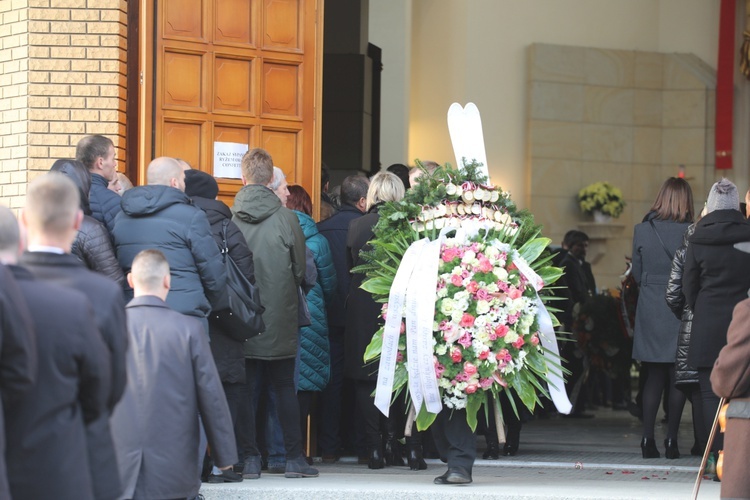 Ostatnie pożegnanie rodziny śp. Kaimów - ofiar wybuchu w Szczyrku