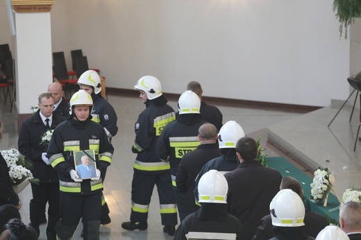 Ostatnie pożegnanie rodziny śp. Kaimów - ofiar wybuchu w Szczyrku