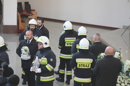 Ostatnie pożegnanie rodziny śp. Kaimów - ofiar wybuchu w Szczyrku