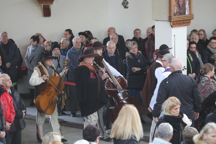 Ostatnie pożegnanie rodziny śp. Kaimów - ofiar wybuchu w Szczyrku