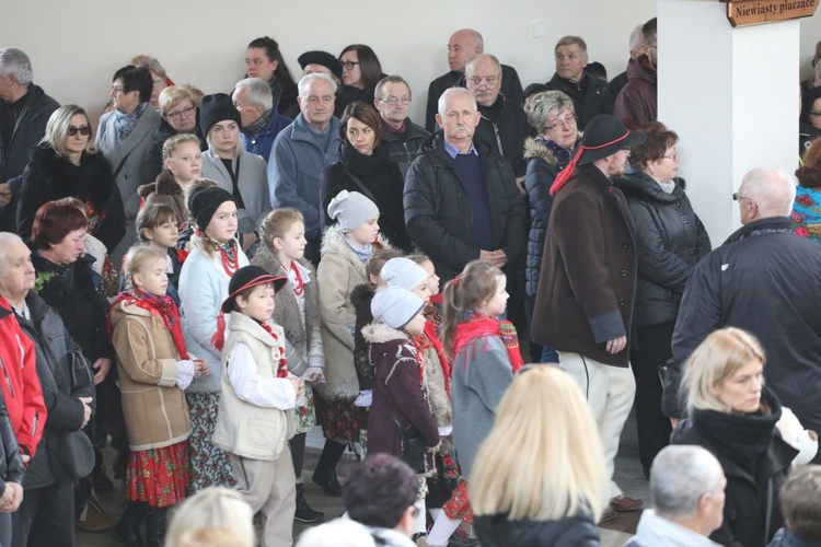 Ostatnie pożegnanie rodziny śp. Kaimów - ofiar wybuchu w Szczyrku