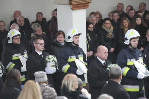 Ostatnie pożegnanie rodziny śp. Kaimów - ofiar wybuchu w Szczyrku