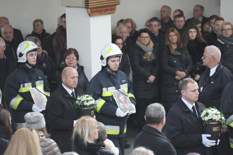 Ostatnie pożegnanie rodziny śp. Kaimów - ofiar wybuchu w Szczyrku