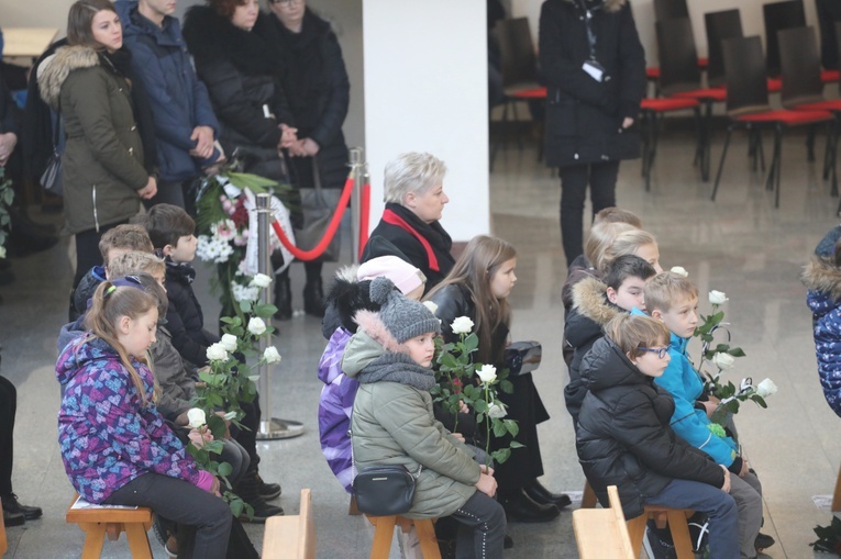 Ostatnie pożegnanie rodziny śp. Kaimów - ofiar wybuchu w Szczyrku