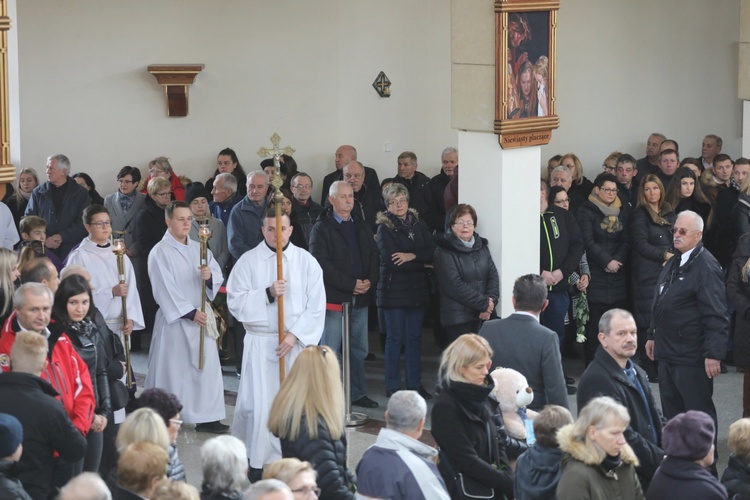 Ostatnie pożegnanie rodziny śp. Kaimów - ofiar wybuchu w Szczyrku