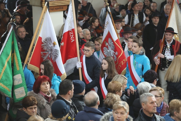 Ostatnie pożegnanie rodziny śp. Kaimów - ofiar wybuchu w Szczyrku