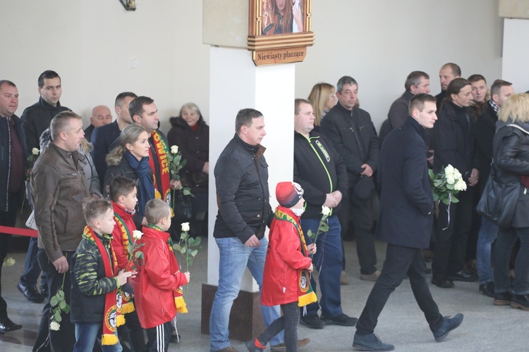 Ostatnie pożegnanie rodziny śp. Kaimów - ofiar wybuchu w Szczyrku