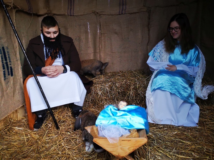 Szopka i kiermasz w Dębnie