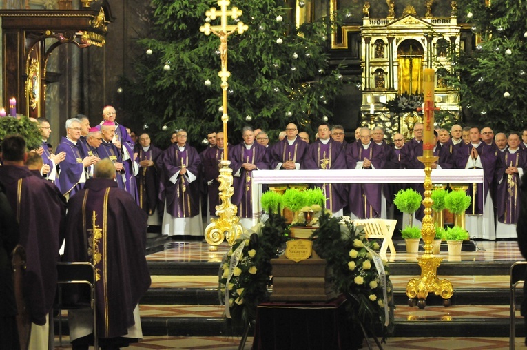 Pogrzeb śp. ks. prał. Czesława Szczęsnego.