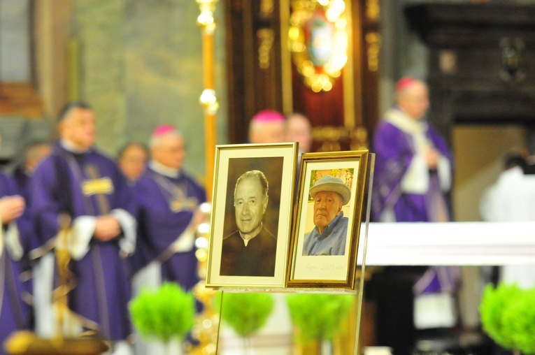 Pogrzeb śp. ks. prał. Czesława Szczęsnego.