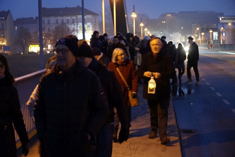 Betlejemskie Światło Pokoju na polsko-niemieckiej granicy