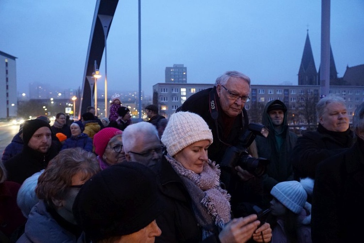 Betlejemskie Światło Pokoju na polsko-niemieckiej granicy