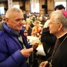 Abp Jędraszewski wziął udział w wigilii dla osób bezdomnych, ubogich i samotnych, organizowanej przez Caritas