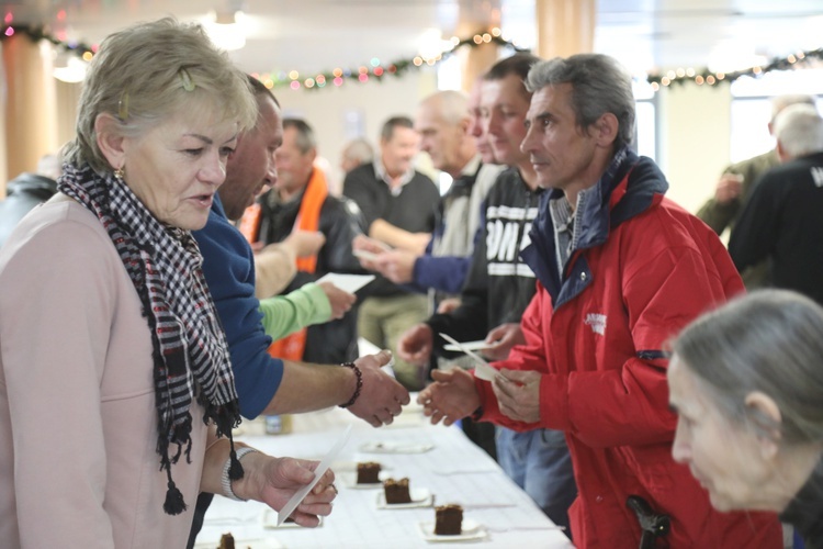 Stół dla samotnych i bezdomnych u Św. Brata Alberta w Bielsku-Białej - 2019