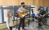 Stół dla samotnych i bezdomnych u Św. Brata Alberta w Bielsku-Białej - 2019