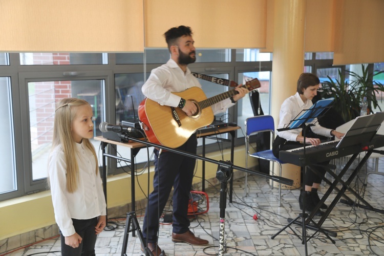 Stół dla samotnych i bezdomnych u Św. Brata Alberta w Bielsku-Białej - 2019