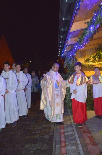 Podchodzimy do Jezusowego żłóbka blisko...