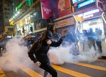 Ponad 330 aresztowanych w protestach w centrach handlowych w Hngkongu