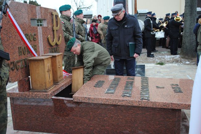 Rudnik nad Sanem: Odsłonięcie pomników