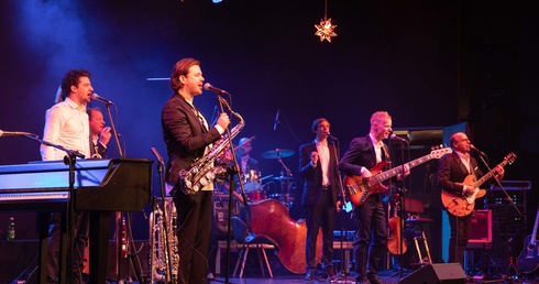 Koncert kolęd w wykonaniu rodziny Pospieszalskich stał się okazją do doświadczenia bożonarodzeniowej atmosfery.