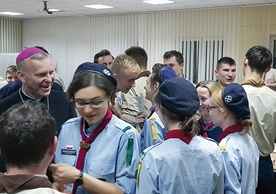 ▲	Skautów odwiedził bp Piotr Turzyński.