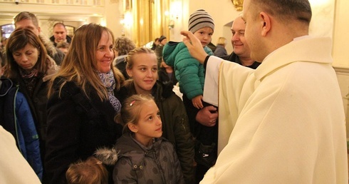 Każda rodzina mogła przyjąć indywidualne błogosławieństwo.