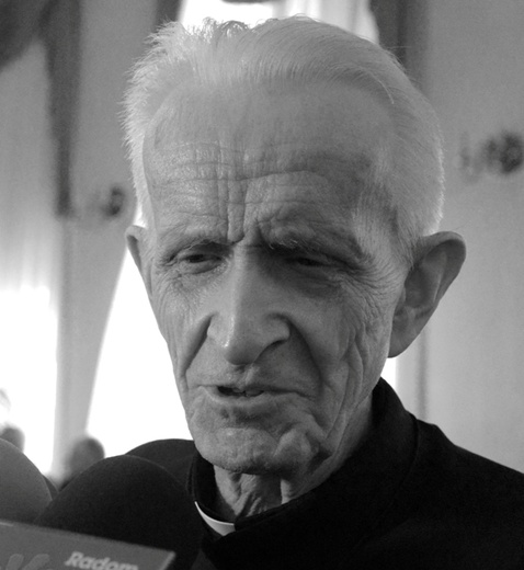 Wrzesień. W wieku 89 lat zmarł jezuita o. Hubert Czuma, opozycjonista czasów PRL, duszpasterz ludzi pracy, honorowy obywatel Szczecina, Radomia i Lublina.