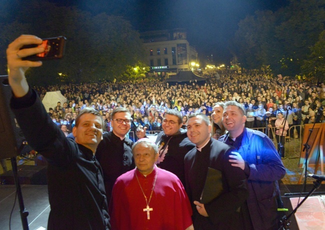 Wrzesień. Przed Urzędem Miasta w Radomiu odbył się kolejny Apel Młodych.