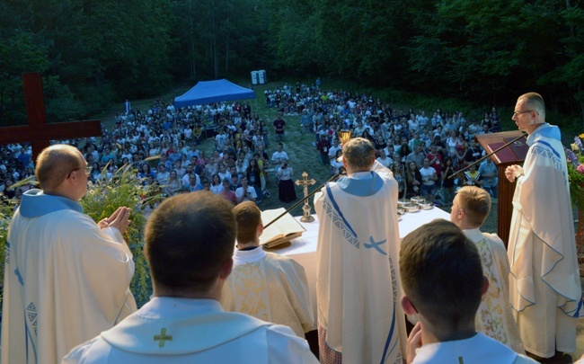 Czerwiec. Młodzi z diecezji spędzili weekend w Muzeum Wsi Radomskiej.